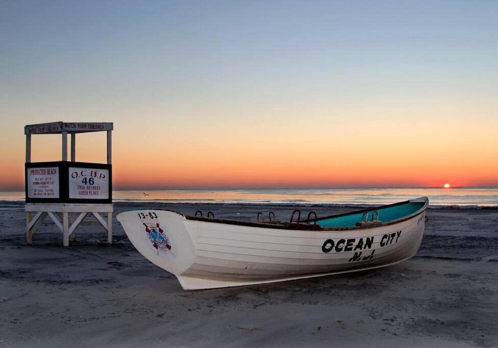 Beautiful Condo Sleeps 4- Only 2 Blocks From Beach Ocean City Kültér fotó