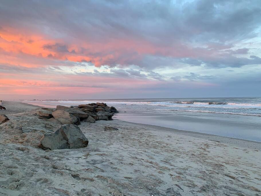 Beautiful Condo Sleeps 4- Only 2 Blocks From Beach Ocean City Kültér fotó